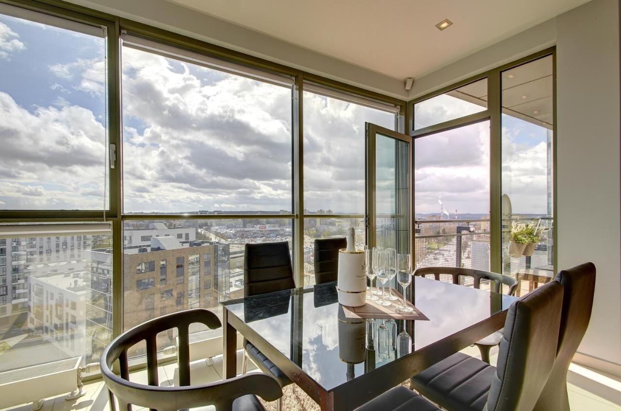 Helios Luxury Apartment In Vilnius Skyscraper ภายนอก รูปภาพ
