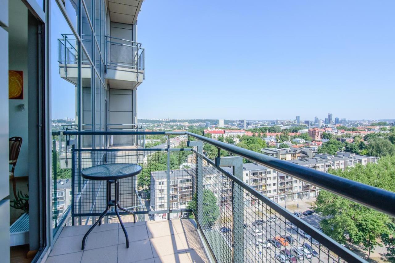 Helios Luxury Apartment In Vilnius Skyscraper ภายนอก รูปภาพ