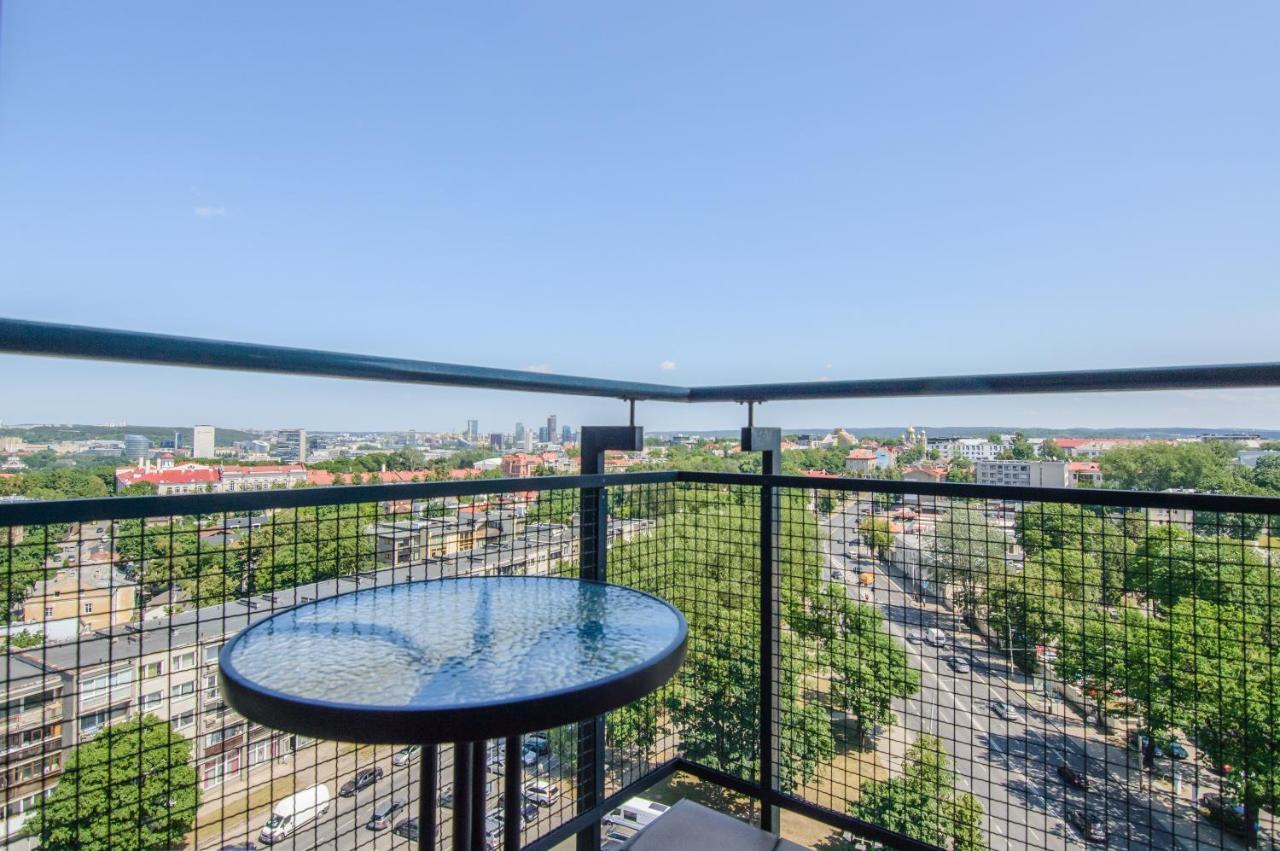 Helios Luxury Apartment In Vilnius Skyscraper ภายนอก รูปภาพ