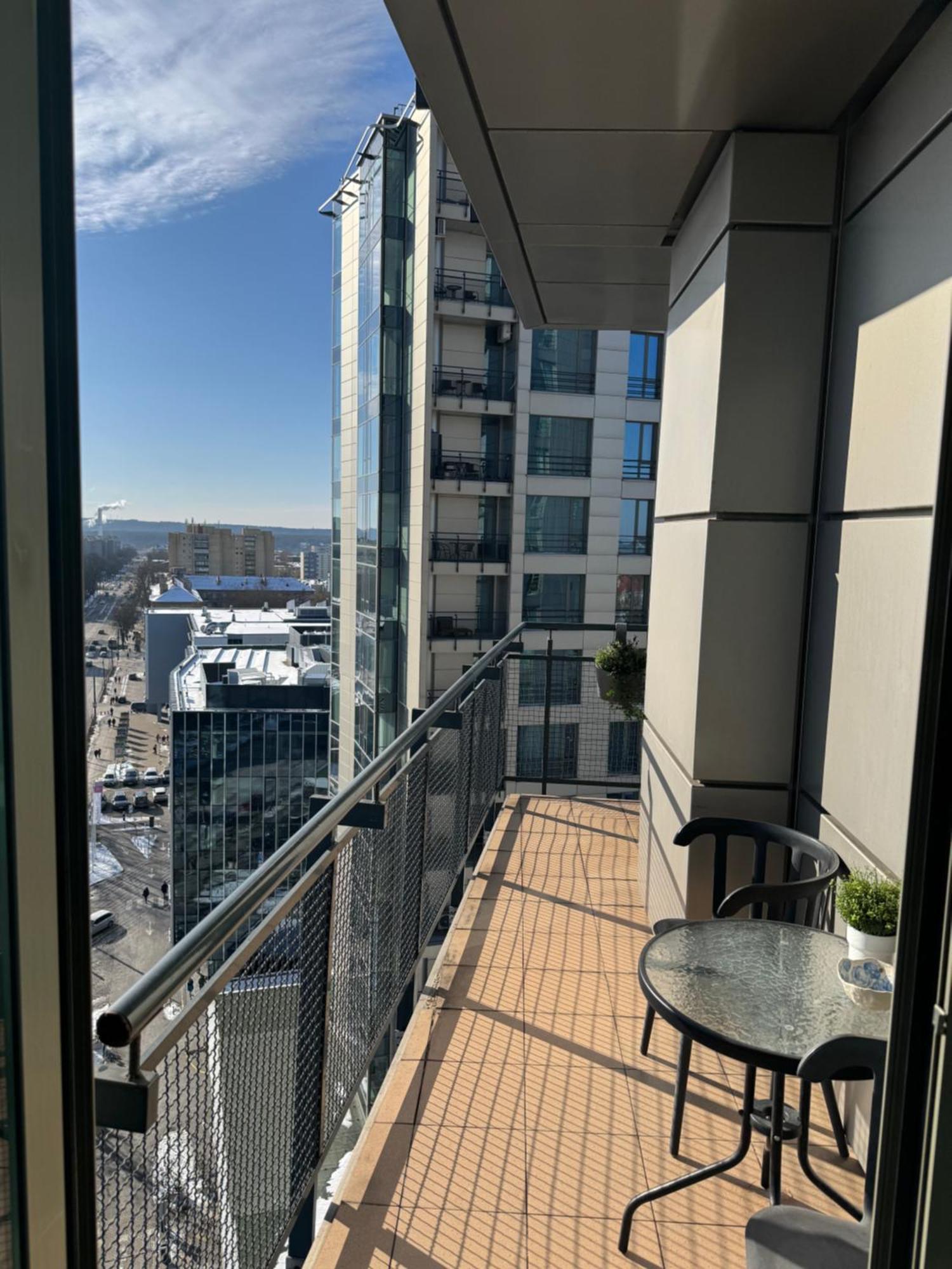 Helios Luxury Apartment In Vilnius Skyscraper ภายนอก รูปภาพ